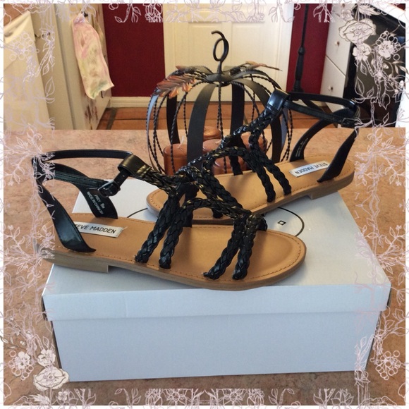 Steve Madden Shoes - 💜New Steve Madden Dempsey Sandals💜
